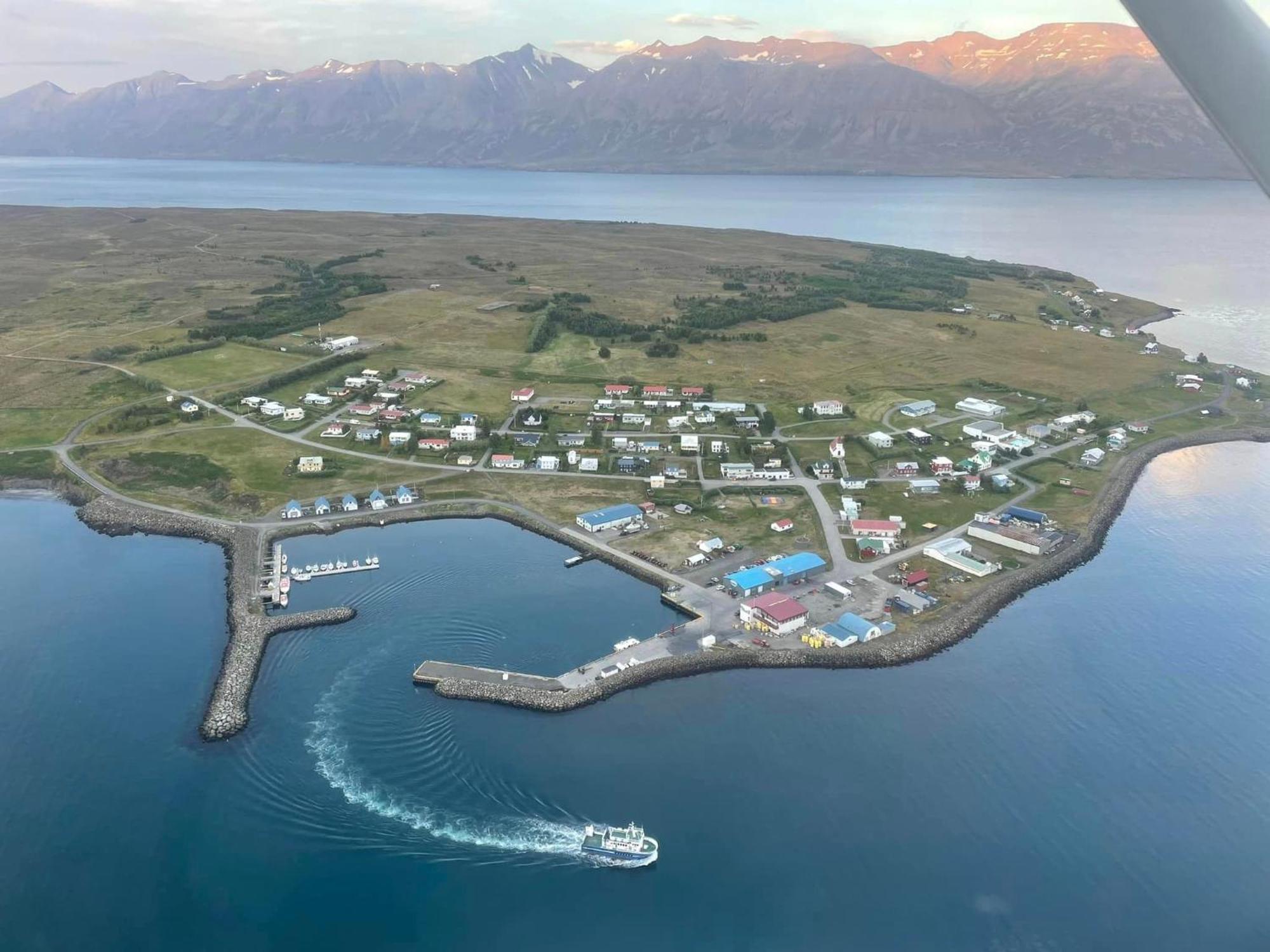 Asgarthur Hrisey Exteriör bild